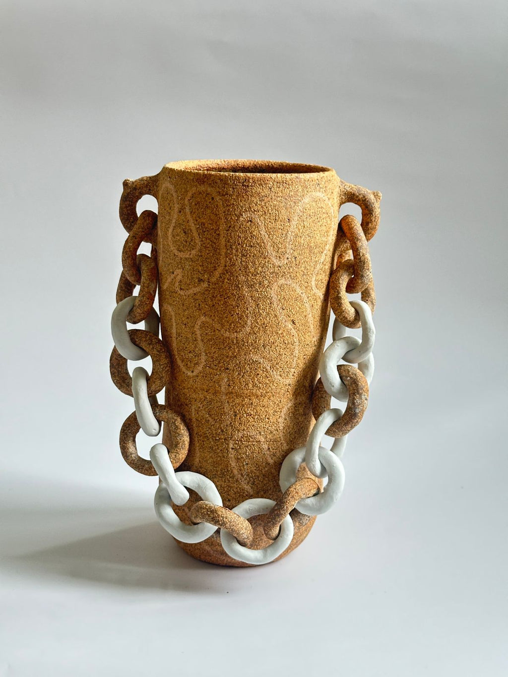 Vase Chains and lines T1