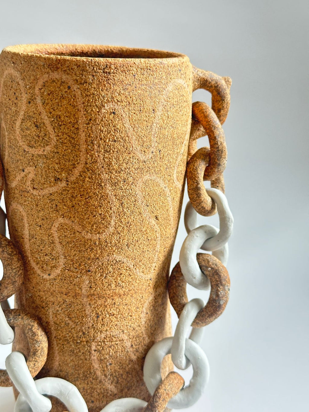 Vase Chains and lines T1