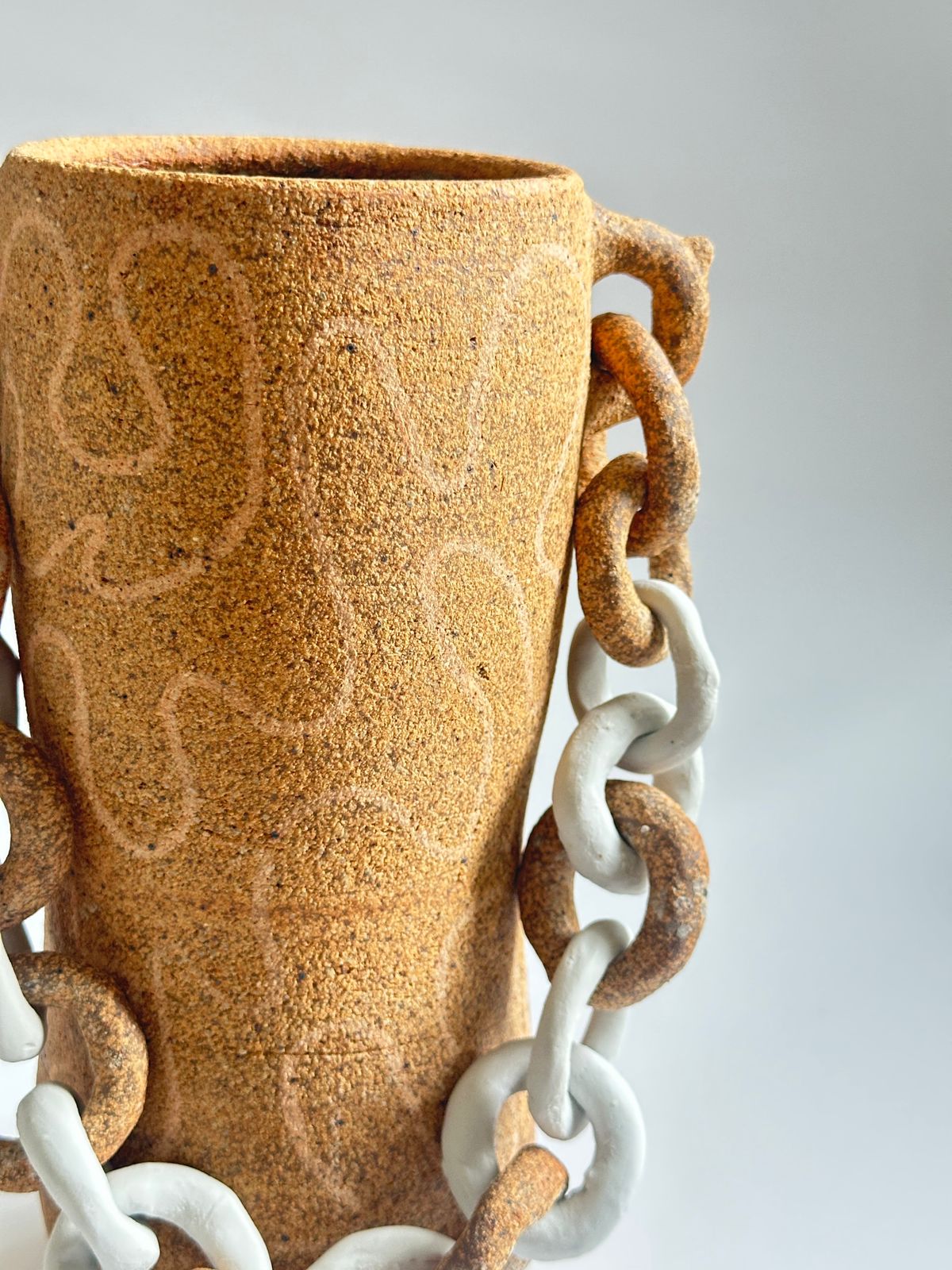 Vase Chains and lines T1