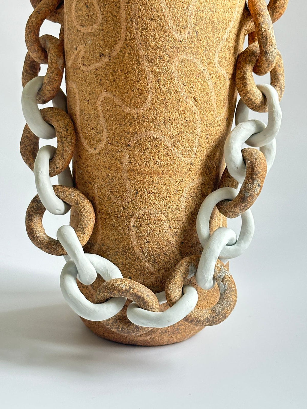 Vase Chains and lines T1