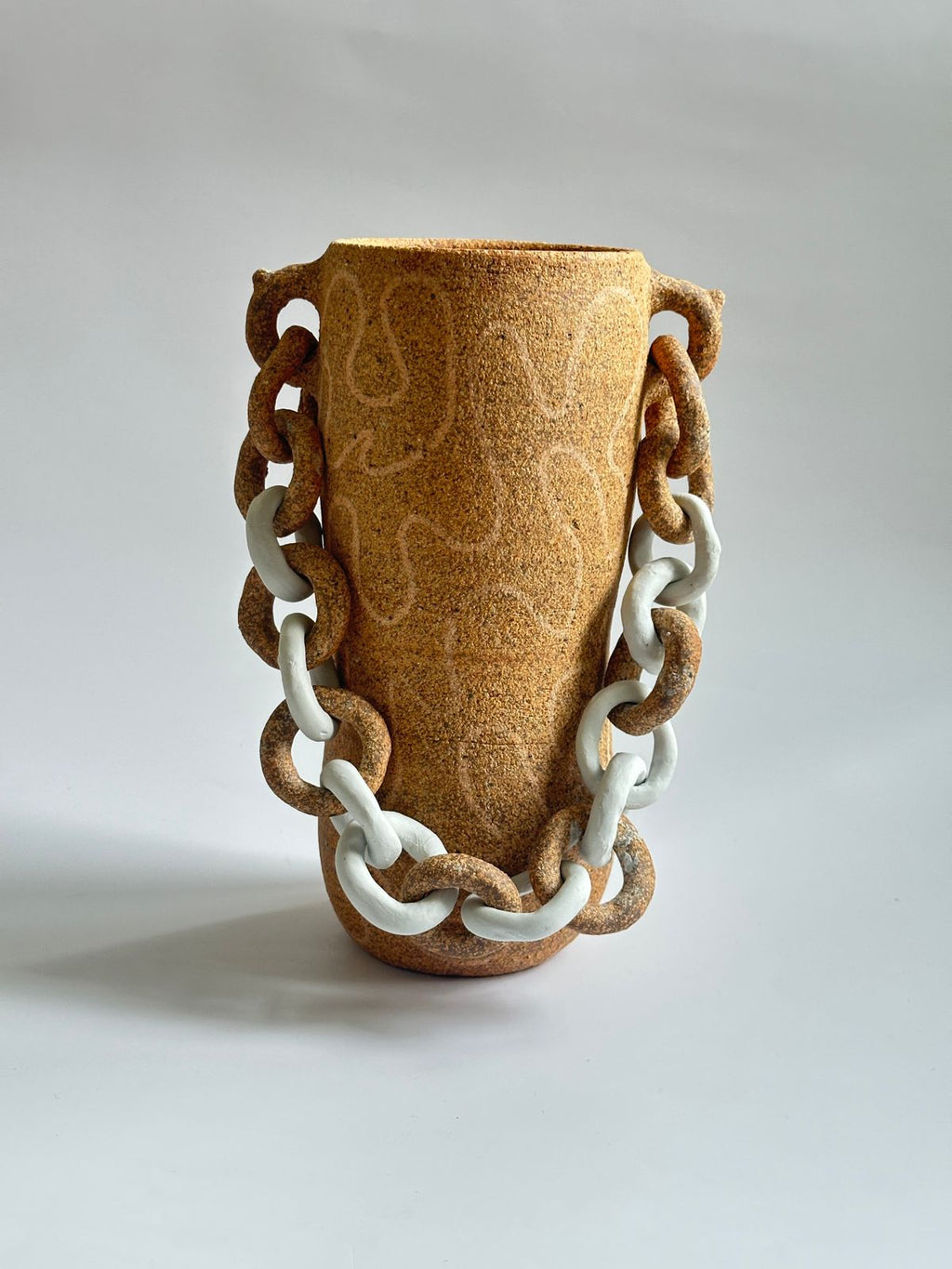 Vase Chains and lines T1